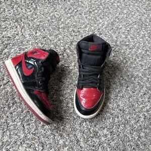 Nike Boys Air Jordan 1 Retro High OG PS Black Red Sneaker Shoes Sz 2Y